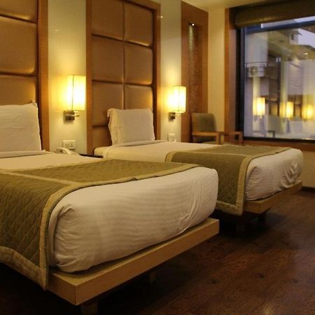 Almondz Hotel New Delhi Exterior foto
