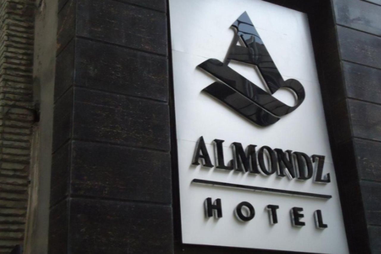 Almondz Hotel New Delhi Exterior foto