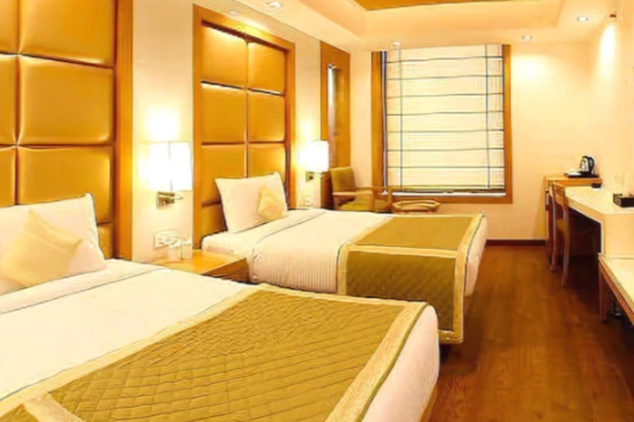 Almondz Hotel New Delhi Exterior foto