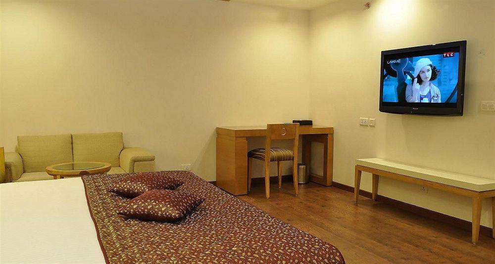 Almondz Hotel New Delhi Exterior foto